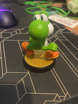 Amiibo Yoshi Super Smash Bros series like new out of packaging