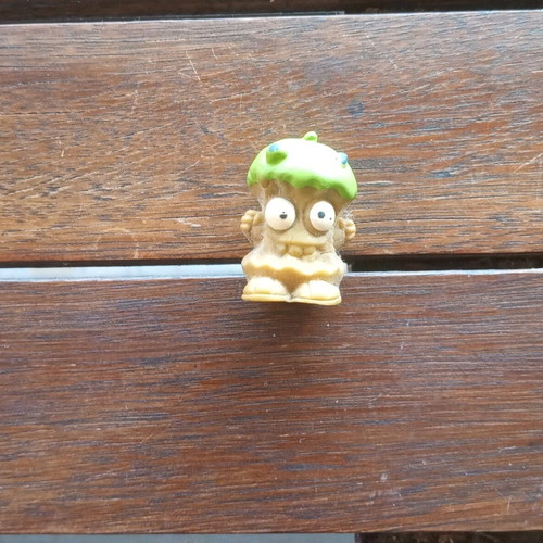 The Trash Pack figures used, pack of 5 with 3 bins