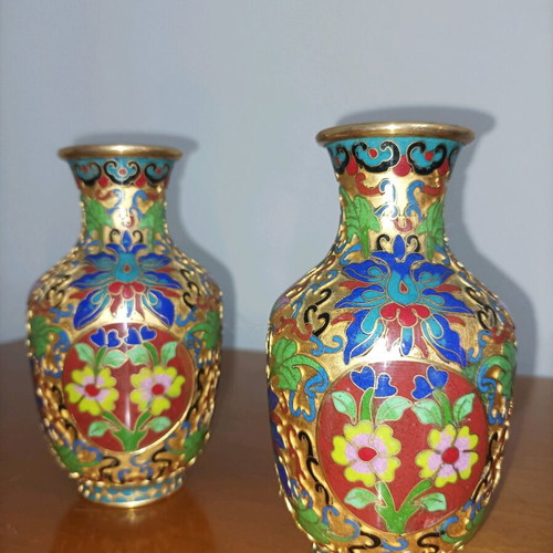 Set of 2 decorative cloisonné vases like new, metal with enamel