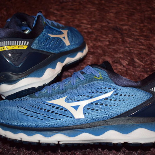 Mizuno Wave Sky 3 running shoes size 45 like new blue and white