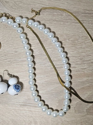 Jewelry set new, white and gold