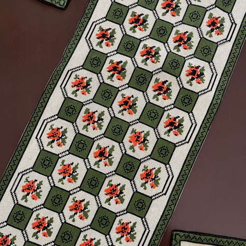 Handmade set of 3 embroidered table linens like new