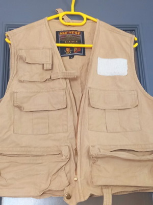 Beige vest with pockets, size M
