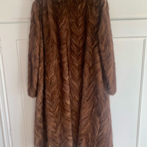 Mink fur coat like new, whole pelts, brown