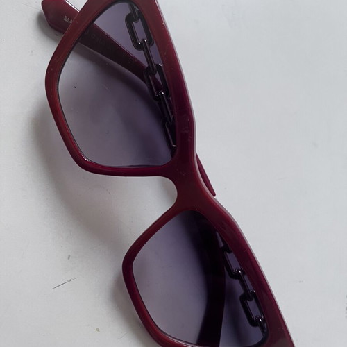 Cat Eye Sunglasses like new, red frame with decorative chains, UV400