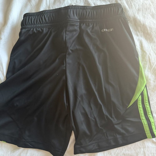 Adidas shorts new, size 9-10 years, 140 cm