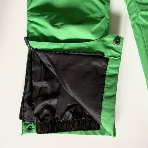 Children's ski suit new, waterproof, size 4 years, green