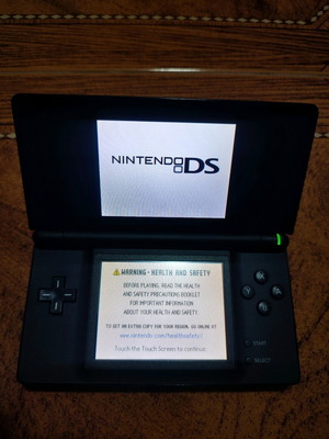 Nintendo DS 2004 σαν καινούργιο με παιχνίδι Pokémon Sapphire