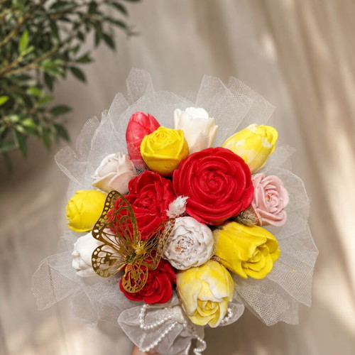 Handmade aromatic bouquet candle in ceramic pot from 100% soy wax