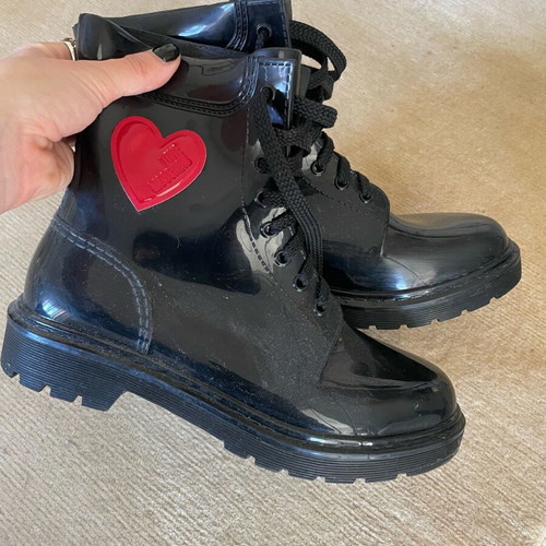 Love Moschino patent leather boots used, size 38, black