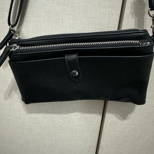 Maxfly women's crossbody bag like new, black with three compartments