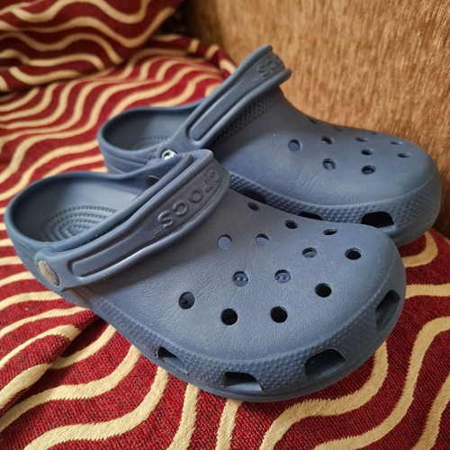 Crocs J4 dark blue shoes for boys used, size 36-37