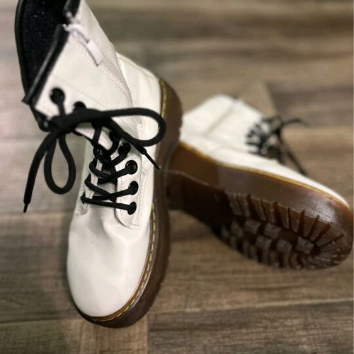 White boots used with black sole, size 37