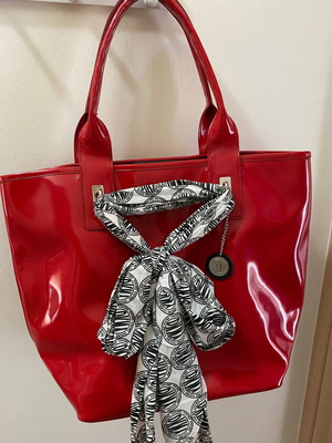 DKNY large red patent shoulder bag with removable black and white scarf like new
