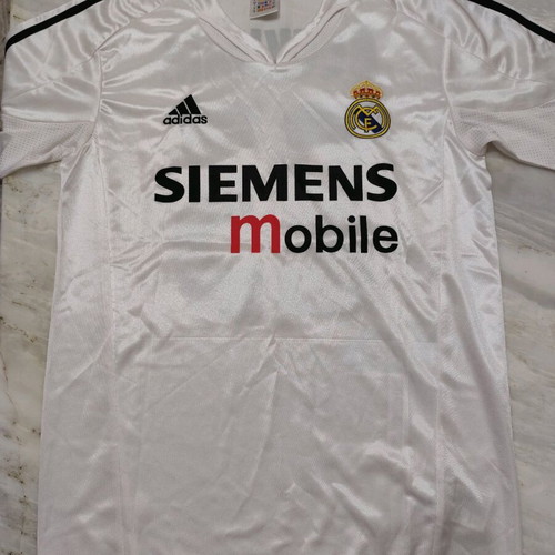 Real Madrid Beckham jersey like new, size Small, official replica