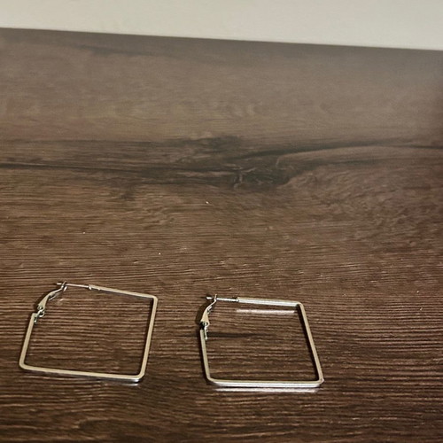 Square earrings like new
