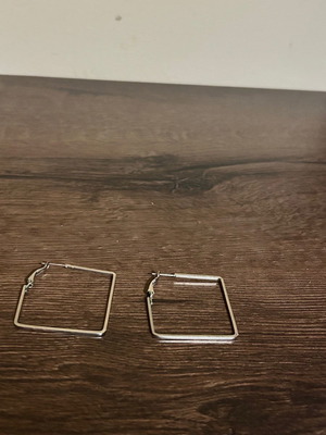 Square earrings like new