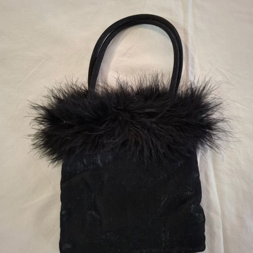 Black handbag used with fur detail
