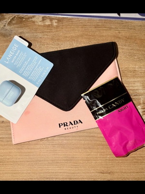 Τσαντάκι Prada σαν καινούργιο με άρωμα Candy και προϊόν Laneige
