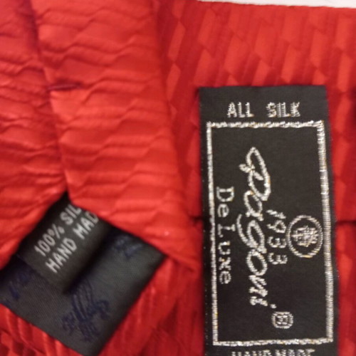 Pagoni silk tie red like new