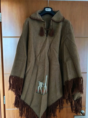 Περουβιανό Poncho-Cape σαν καινούργιο από μαλλί Alpaca με κέντημα λάμα