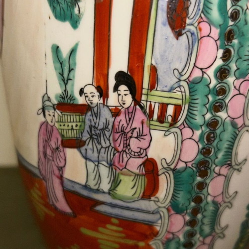 Vintage Chinese Rose Medallion porcelain vase, like new, 33 cm