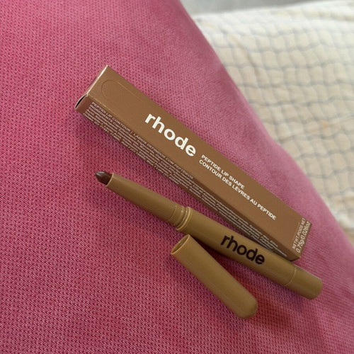 Strech lip contour pen new unused