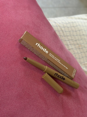 Strech lip contour pen new unused