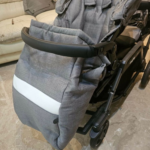 Twin stroller 3 in 1 with car seats like new