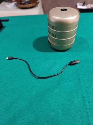 Bluetooth Speaker LN-18 Gold with LED Lighting like new