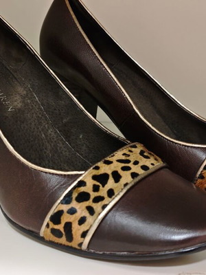 Brown pumps with animal print trim size 40 like new