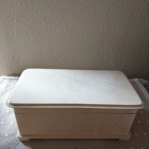 Wooden box like new with feet for decoration and decoupage
