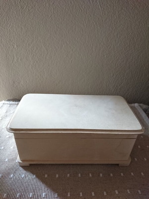 Wooden box like new with feet for decoration and decoupage