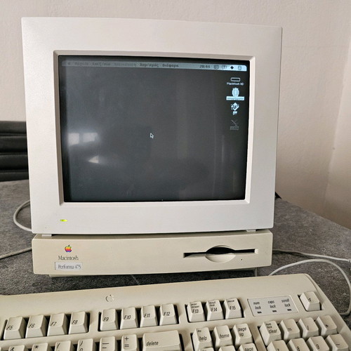 Apple computer used in very good condition