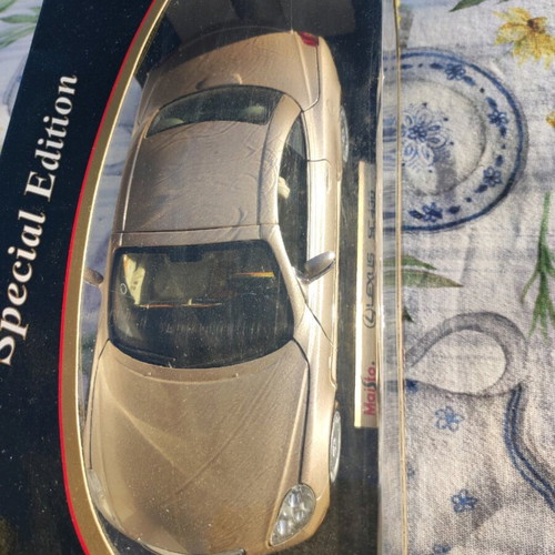 Maisto Lexus SC 430 1/18 scale model like new, special edition