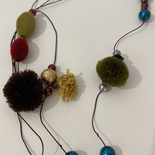 Handmade daisy necklace like new