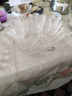 Glass bowl used with flower shape