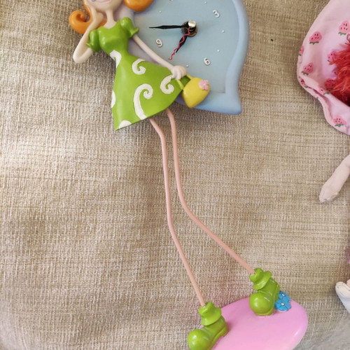 Clock like new, height 30 cm, beautiful and sturdy