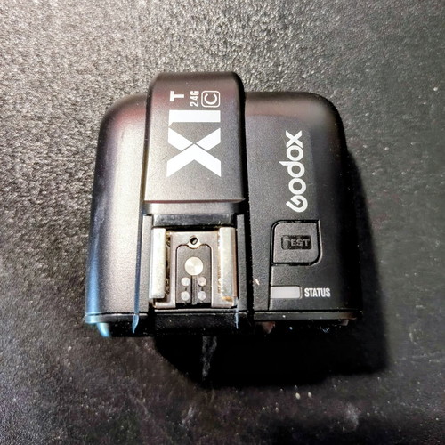 Godox V860IIC Flash like new with Godox X1T 2.4G C trigger