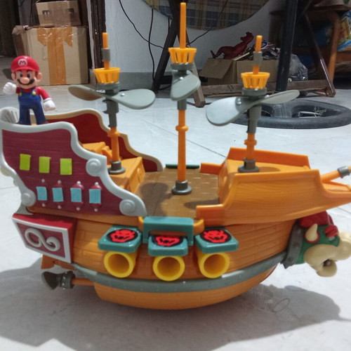Super Mario Deluxe Bowser's Airship Playset like new