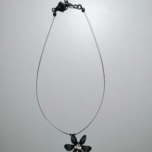Vintage flower necklace new, black and silver