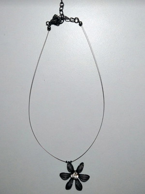 Vintage flower necklace new, black and silver