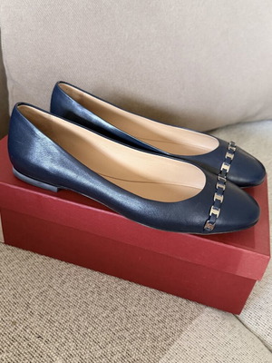 Salvatore Ferragamo ballerinas size 38 like new, blue