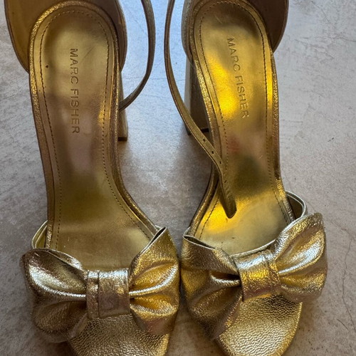 Marc Fisher golden sandals with bow like new
