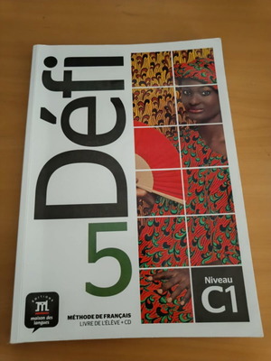 Defi 5 Niveau C1 Livre de l'élève like new with CD