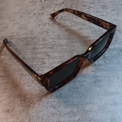 Meller Kira Tigris Carbon sunglasses like new, tortoiseshell, polarized lenses
