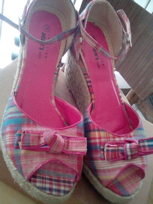 Adam's Shoes platform sandals like new, size 38, pink multicolor