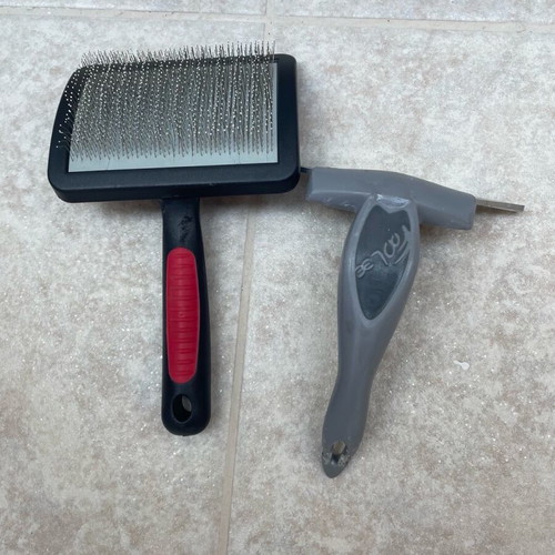 Pet combs used, suitable for large dogs