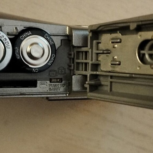 Olympus FE-140 vintage digicam 6.0 Megapixel used with case