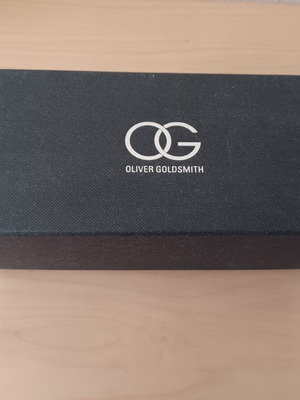 Oliver Goldsmith Hard Glasses Box like new, 9×18 cm